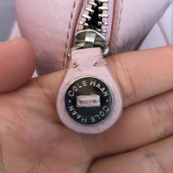 Light pink handbag with so much room!!!! - Picture 6 of 6